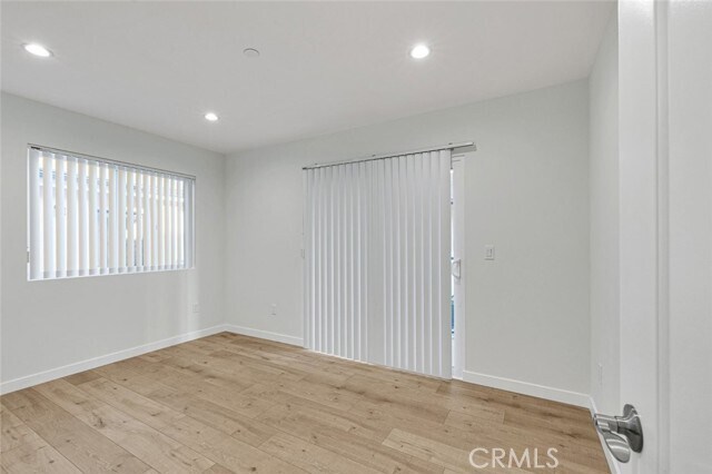 Building Photo - 569 E Cypress Ave