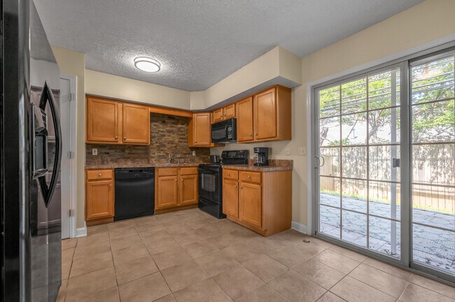 Building Photo - 139 Regency Point Path