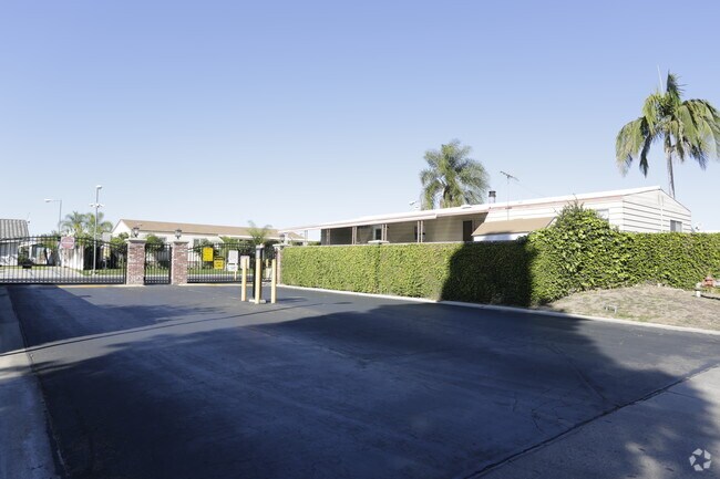 Primary Photo - Clinton Mobile Estates
