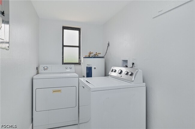 Building Photo - 17337 Phlox Dr