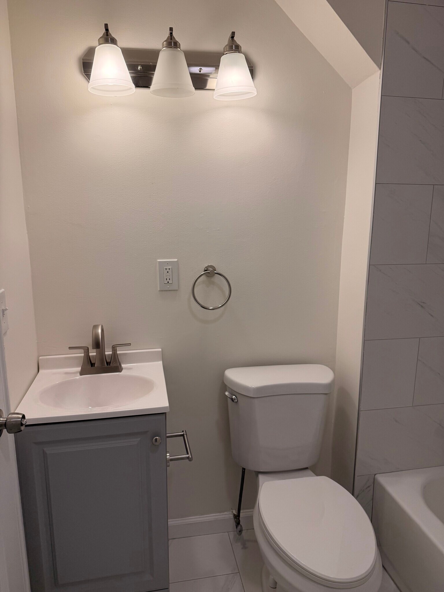 Building Photo - 173 Fairview Ave