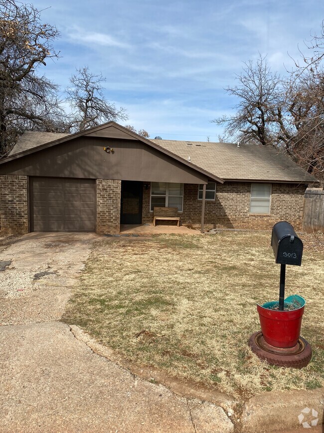 Building Photo - 3013 Gwendolyn Ln