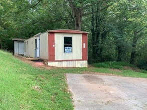 Building Photo - 6696 Skyview Dr SE