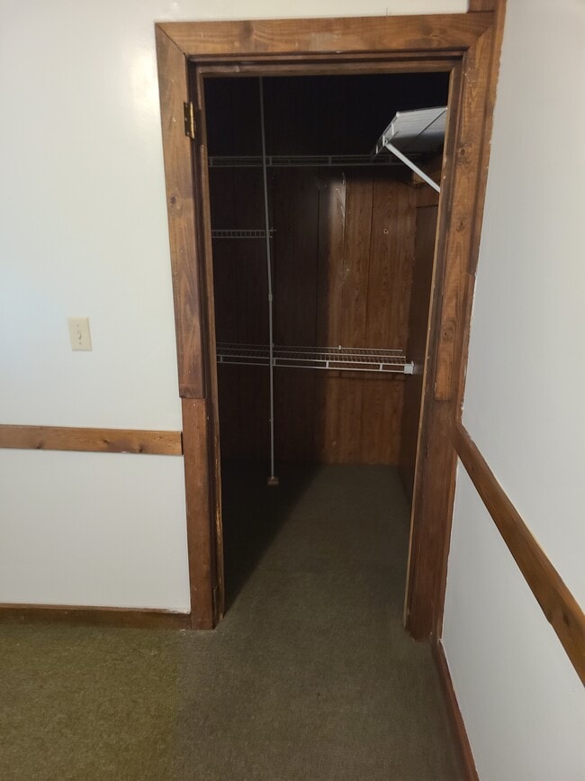 Building Photo - 1008-1 Lincoln Ave