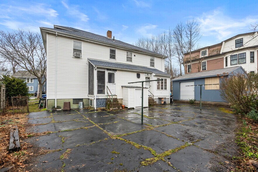 Building Photo - 15 Loveland Rd