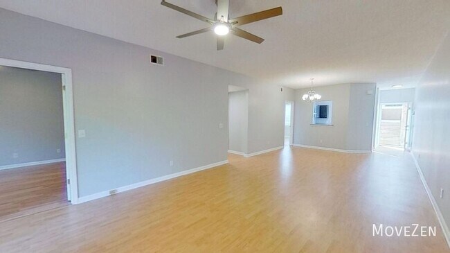 Building Photo - 725 Bragg Dr