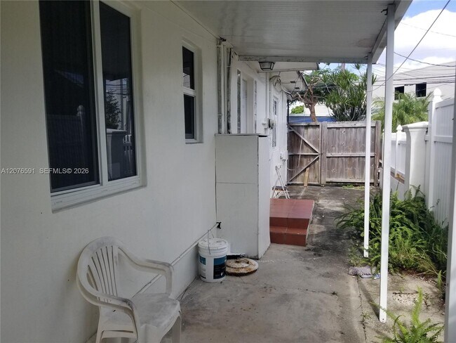 Building Photo - 1240 SW 22nd Terrace