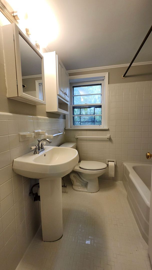 Building Photo - Charming 3-Bed, 2-Bath Ranch in Prime Atlanta Location