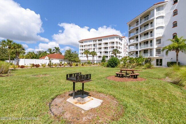 Building Photo - 800 Del Rio Way