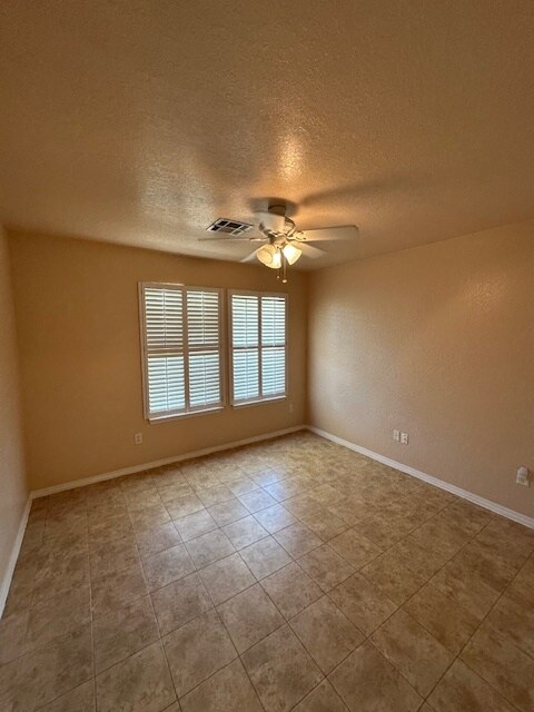 Building Photo - 917 Periwinkle Dr