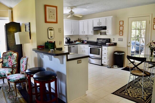 Building Photo - 1144 Sizemore Rd