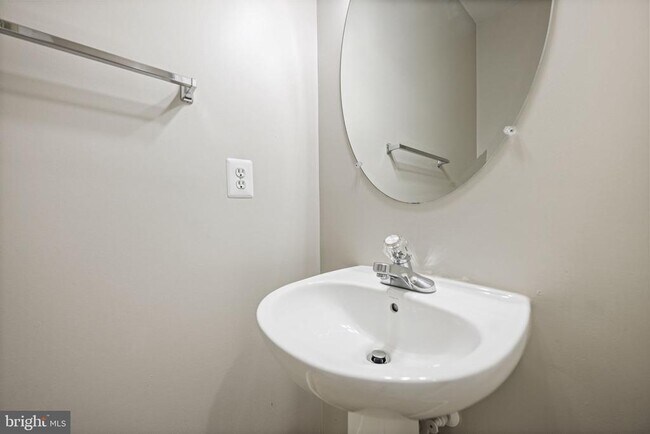 Building Photo - 15555 John Diskin Cir