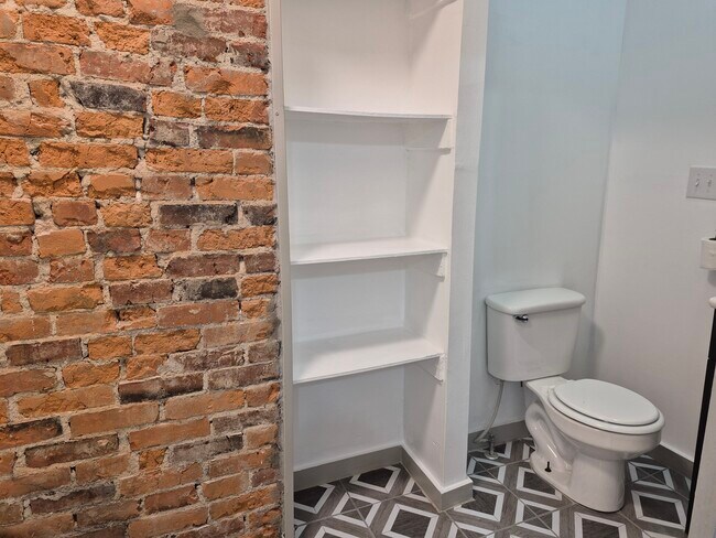 Building Photo - 569 E Whittier St