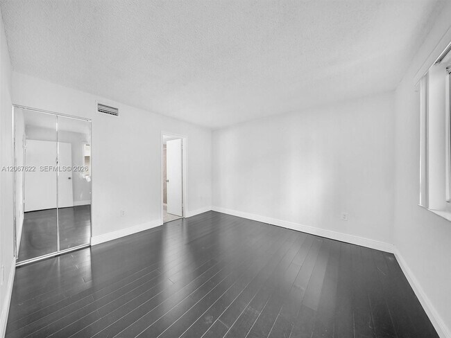 Building Photo - 670 NW 85th Pl
