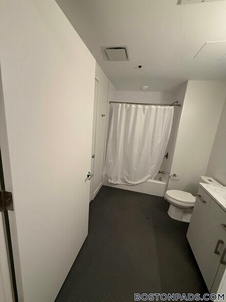 Building Photo - 55 Brighton Ave