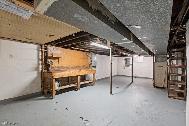 Building Photo - 118 Spring Ave