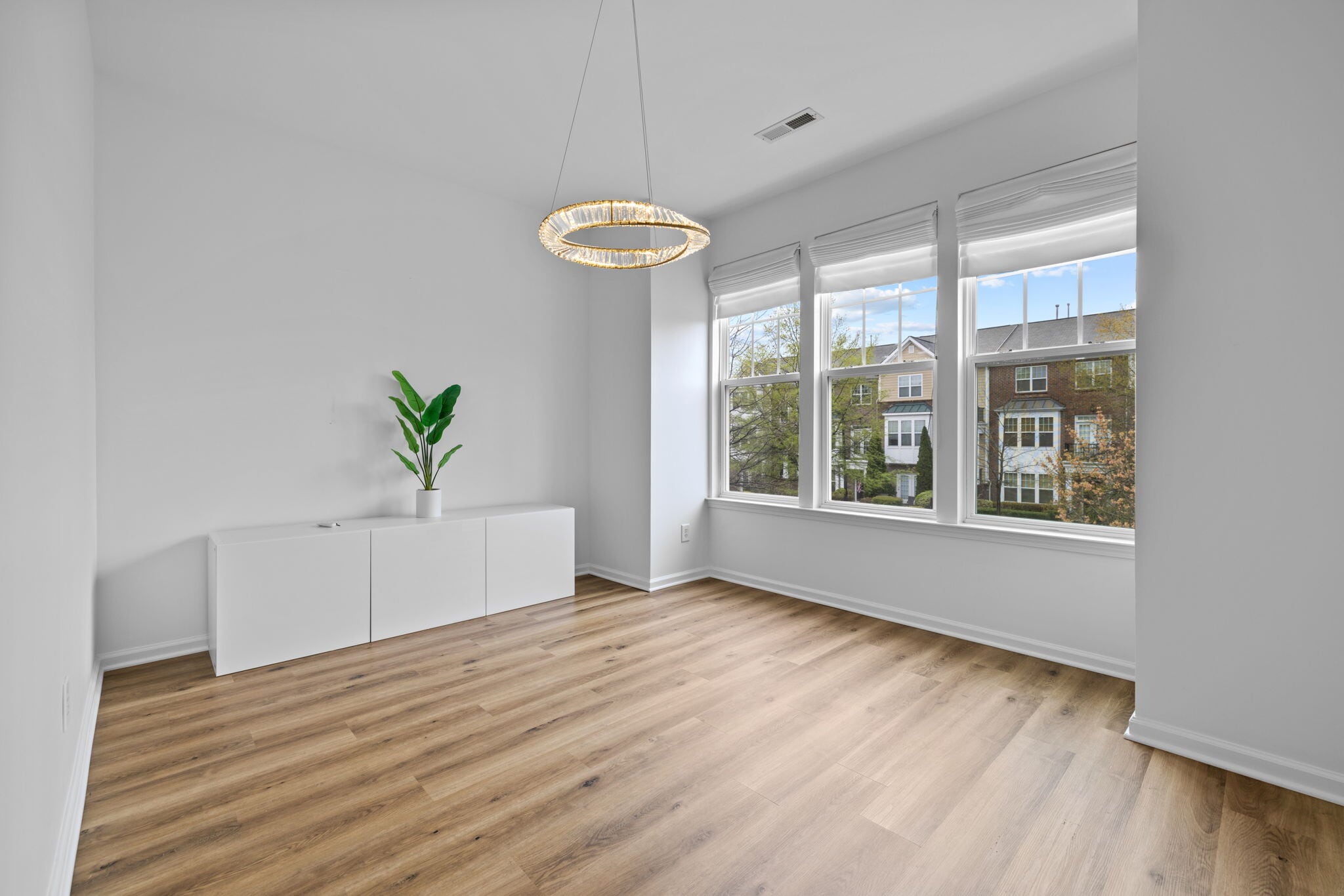 Building Photo - 10122 Glen Autumn Rd