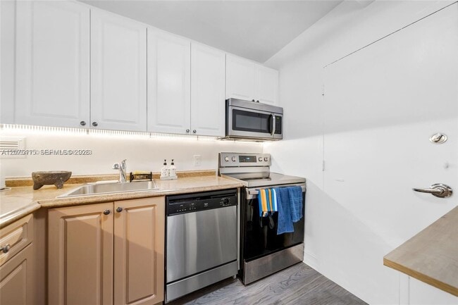 Building Photo - 1455 N Treasure Dr
