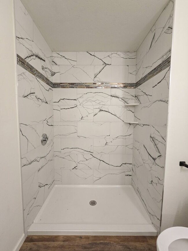 Building Photo - 3 Bedroom, 1 Bath Home in Shawnee!