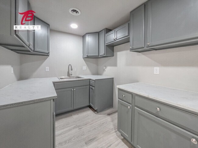 Building Photo - Charming and Newly Renovated 4-Bedroom Hom...