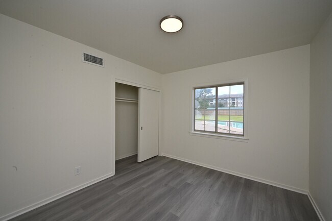 Building Photo - 14420 Westway Ln