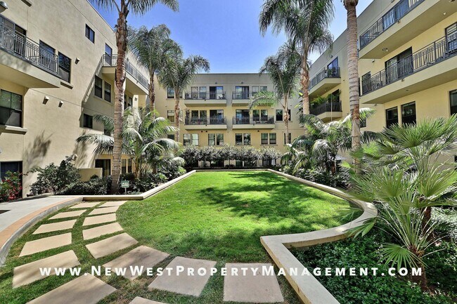 Building Photo - Spectacular Little Italy Loft at Doma, 2 Parking Spaces! Small Pet OK!