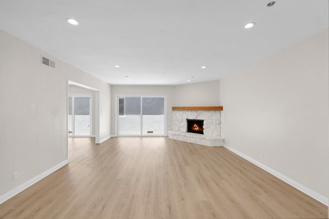 Building Photo - 3 Bedroom and 2 Bathroom Home – Close to C...