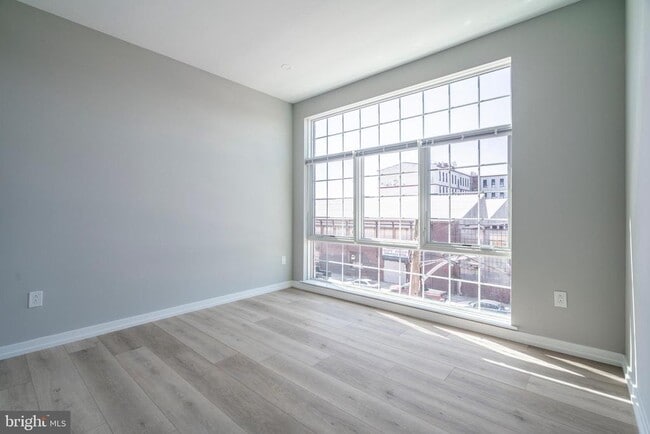 Building Photo - 2401 Washington Ave