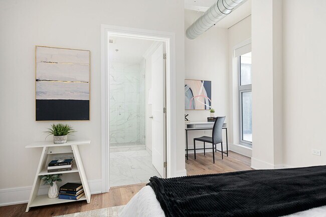 Building Photo - 1610 N Normandy Ave