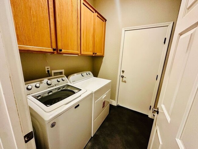 Building Photo - 6350 Cedar Waxwing Ct