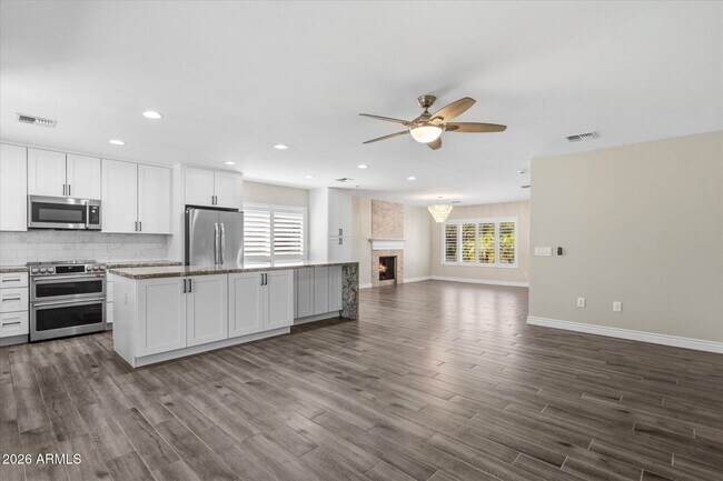 Building Photo - 8642 E San Bruno Dr