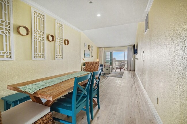 Building Photo - 7000 Seawall Blvd