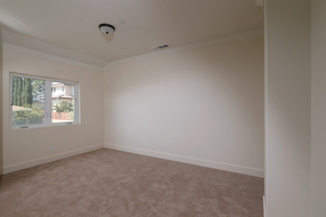 Building Photo - 2627 Hermosa Ave