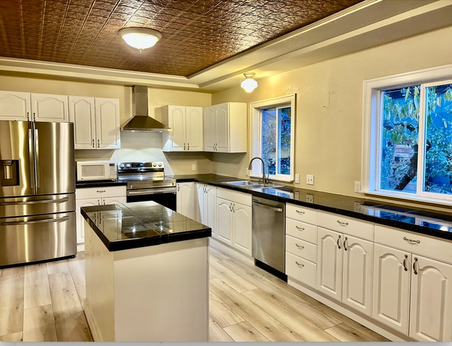 Building Photo - 9648 N Central St