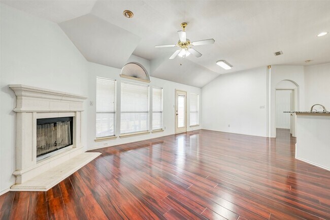 Building Photo - 700 N Emma Dr