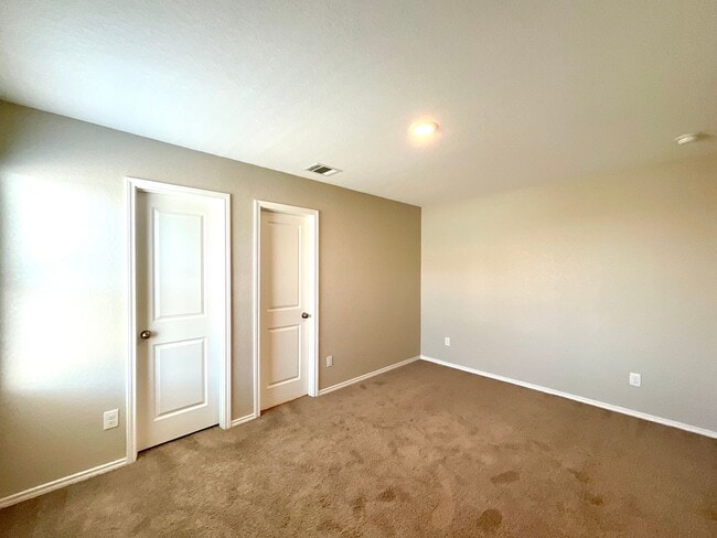 Building Photo - *MOVE IN SPECIAL* Modern Two-Story Home with Garage & Fenced Yard!