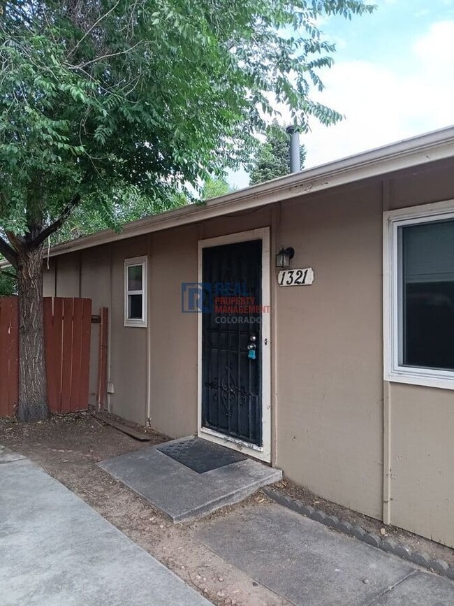 Building Photo - 1321 Potter Dr