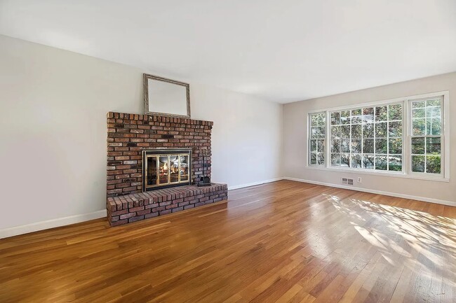Building Photo - 15 Van Wyck Dr