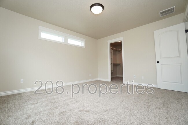 Building Photo - 38 E Ranch Dr
