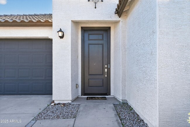 Building Photo - 2555 W Sunland Ave