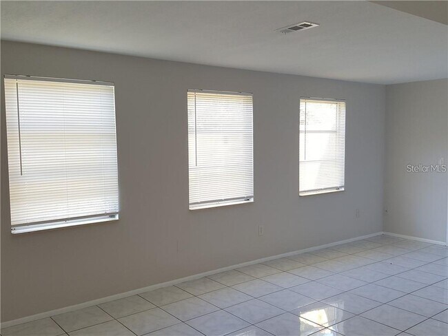 Building Photo - 262 Manor Rd