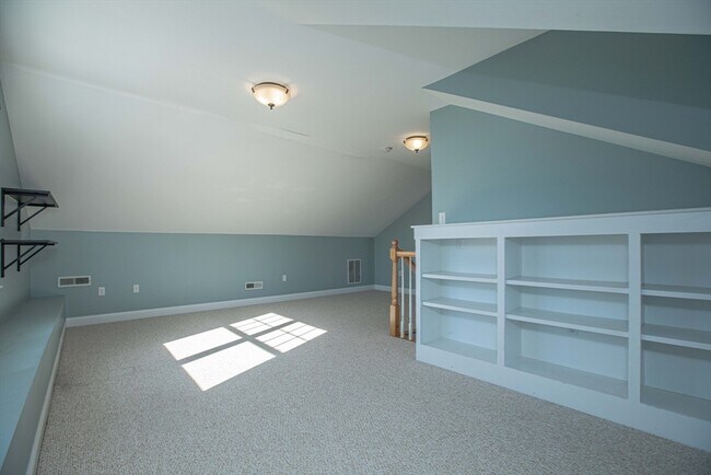 Building Photo - 8 Summer Hill Cir