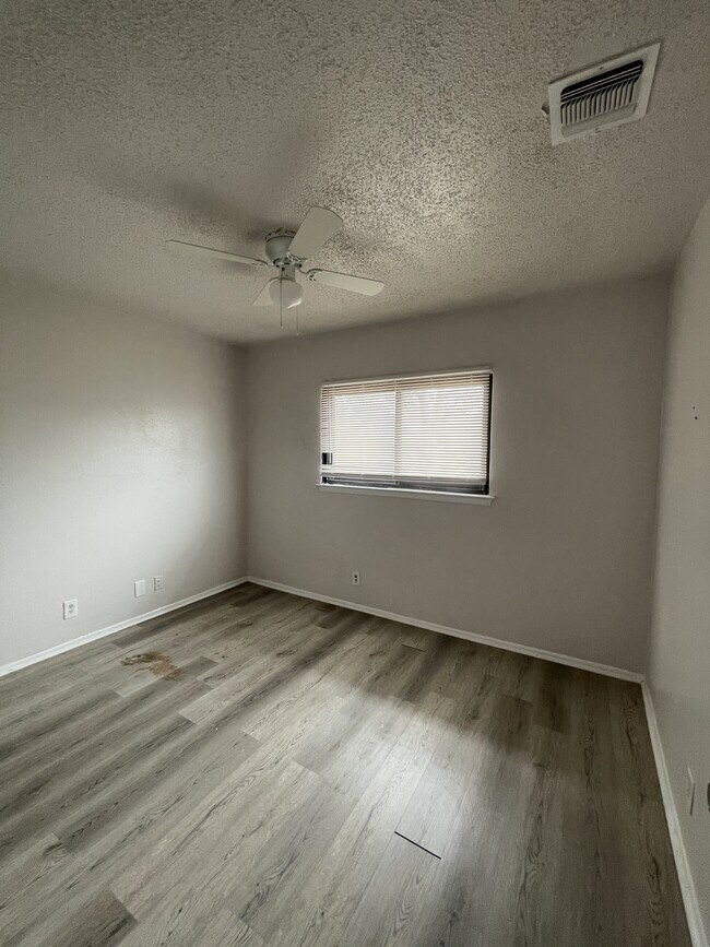 Building Photo - 1046 Lemon Tree St