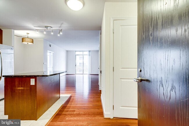 Building Photo - 155 Potomac Passage