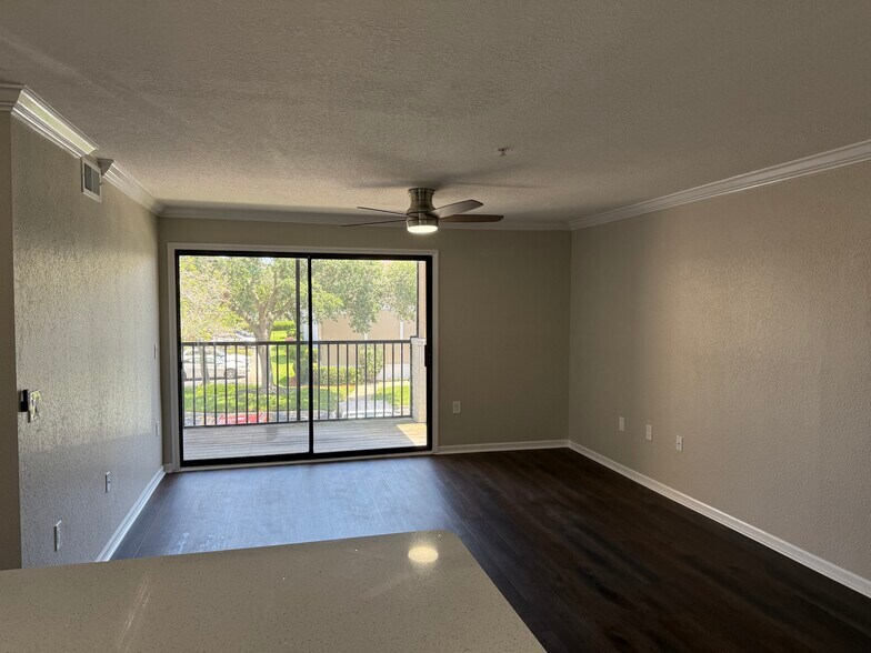 Building Photo - 705 Boardwalk Dr