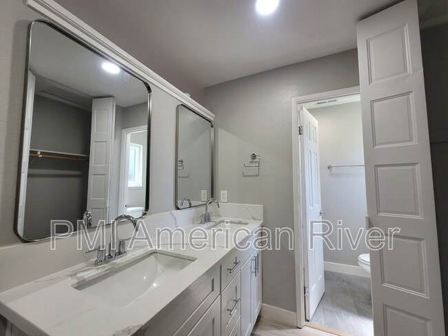 Building Photo - 9275 Defiance Cir