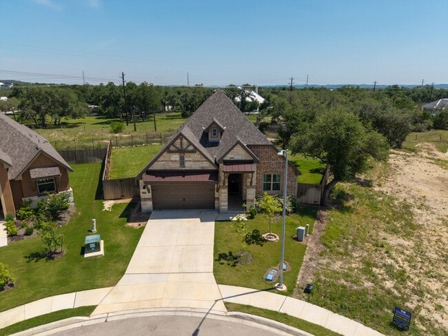 Building Photo - 1747 Dunvegan Pk