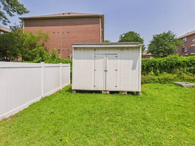 Building Photo - Cozy 2 Bedroom 1 Bathroom Ranch style Home...