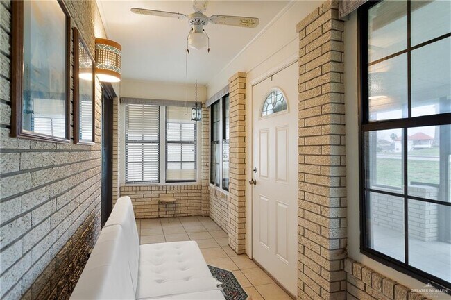 Building Photo - 2602 Ashley Dr
