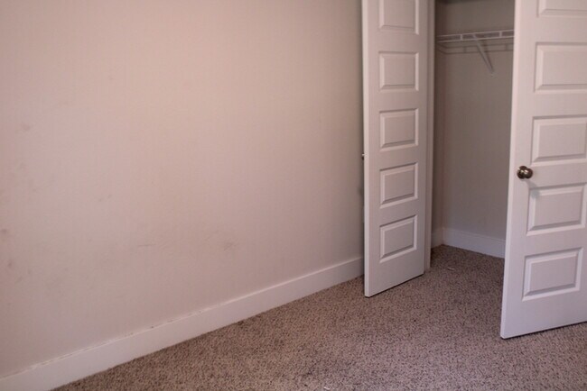 Building Photo - Beautiful New Townhome / Pet Friendly / Wi...